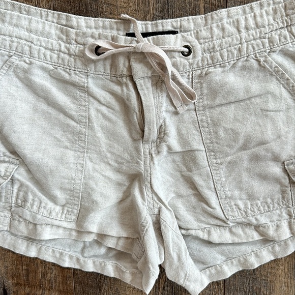 Banana Republic Pack of Two Shorts - Picture 9 of 13